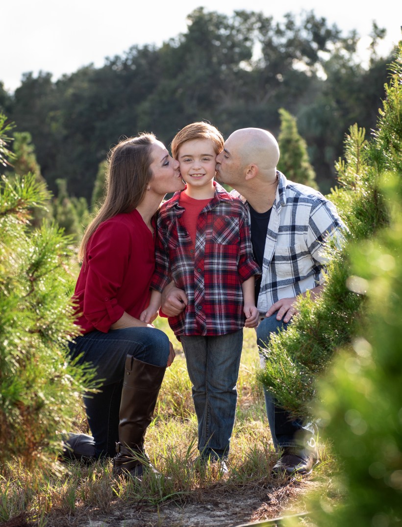 Hosaflook family standing II (1)